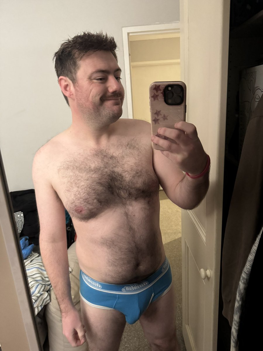 Those moments where I’m like ‘fuck it, I feel sexy and I don’t hate my body’.  
I’m still a WIP but I’ve come a loooong way. 😊