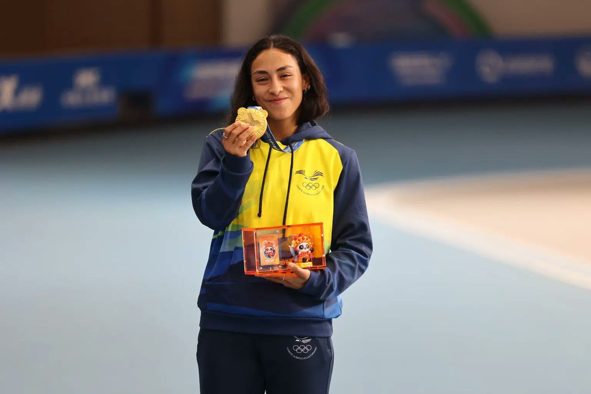UIDE's tweet photo. 🏅#OrgulloUIDE | Gabriela Vargas, atleta de la Escuela de #Deportes y #gradUIDE, acaba de hacer historia en World Games en #Chengdú, #China 🇨🇳.
Es la nueva campeona mundial en Speed Skating Track 5000 m, además, se llevó el bronce en 10000 m.
¡La felicitamos por su esfuerzo! https://t.co/Xl2RvsEXwf