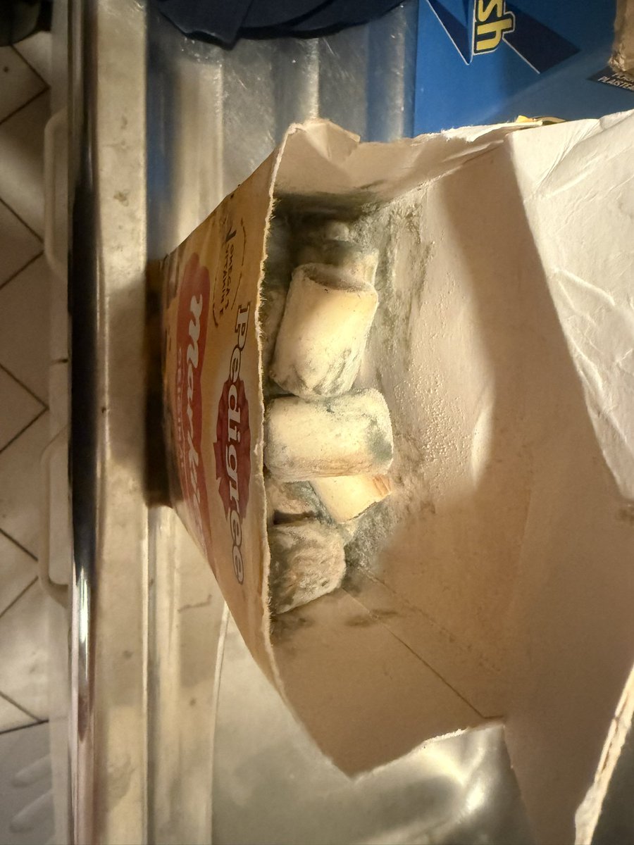 garyrob2002's tweet photo. @wearefordogs should this happen??
Mouldy treats with an expiration date on next year?? https://t.co/Jlwh5PiVgM