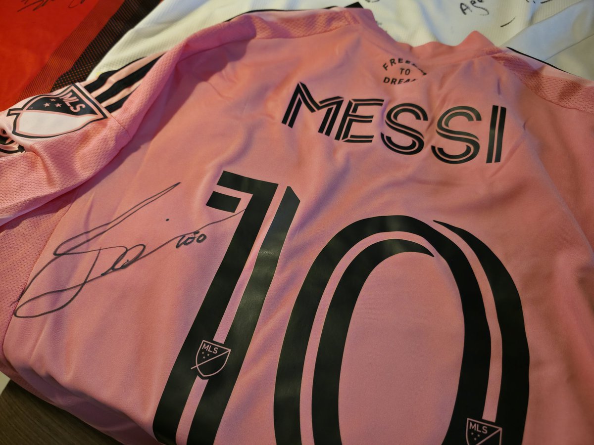 ULTIMOS 3 DIAS DE RIFA DE LA RUTA DEL HINCHA! 
💪🏾🏴🏳🏴
En la Fundación Ruta del Hincha recibimos cada día más llamadas urgentes solicitando ayuda. Personas que no tienen para comer ni para calefaccionarse este invierno. 

🔥 ¡No queremos que nadie pase frío ni hambre! Por eso,