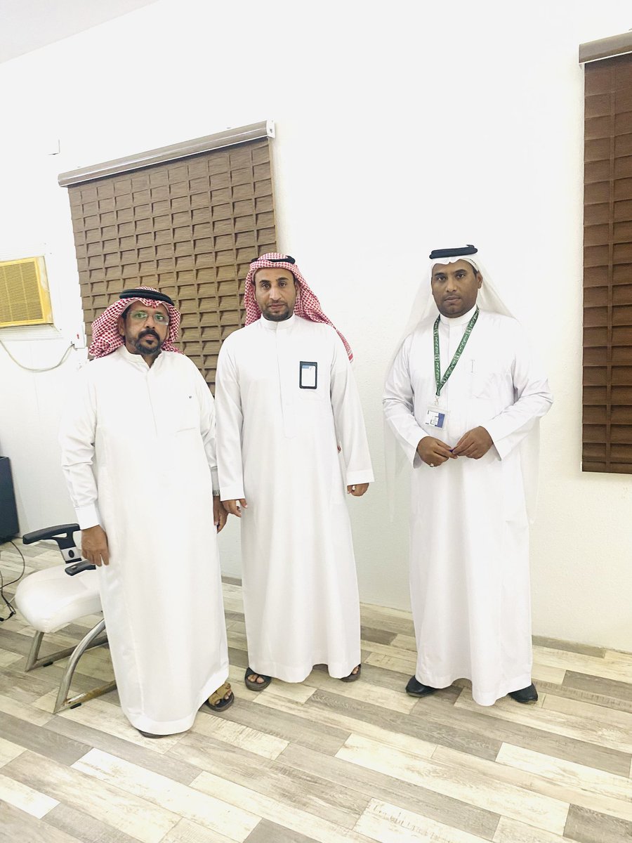 bthlwth's tweet photo. زيارة مشرف مركز التنمية للجمعية

تشرفنا اليوم بزيارة مشرف مركز التنمية برجال المع الاستاذ / ابو طالب حسن عسيري لجمعية التنمية الاهلية بثلوث المنظر للاطلاع على اعمال الجمعية وصادف زيارته الكريمة توزيع الاجهزة التعليمية المقدمة من منصة احسان لذوي الدخل المحدود  .. https://t.co/kredrlHRnW