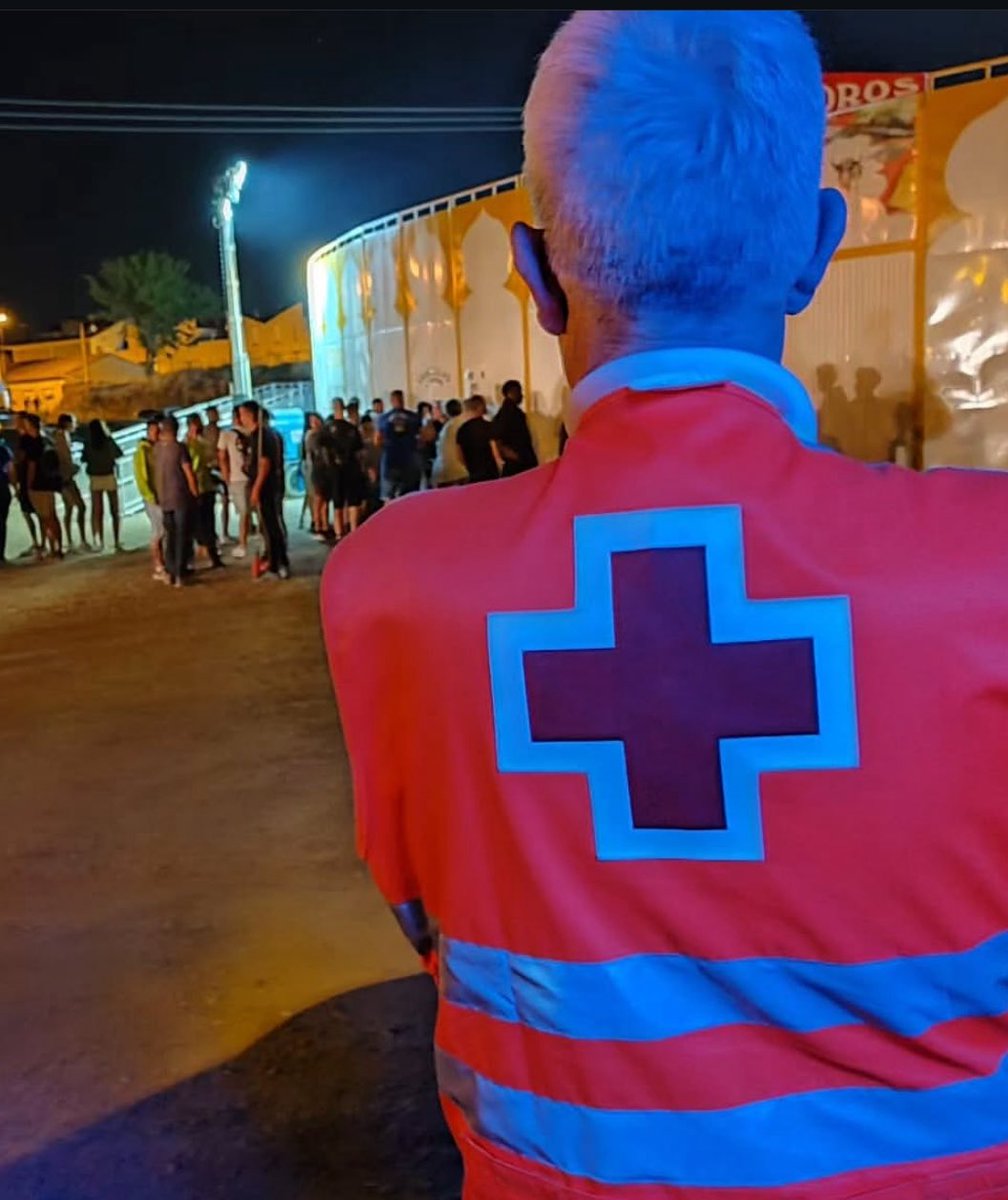 CruzRojaCRAE's tweet photo. Desde esta noche y hasta el martes, @CruzRojaCRAE , estaremos presentes en los DRP de las localidades de #Pinseque y #Pedrola, velando por la seguridad de sus vecinos en los festejos de estos municipios, con motivo de las fiestas de San Roque.
➡️ 2 🚑 SVB
➡️ 1 🚑 SVA https://t.co/9bLmmcYYaI