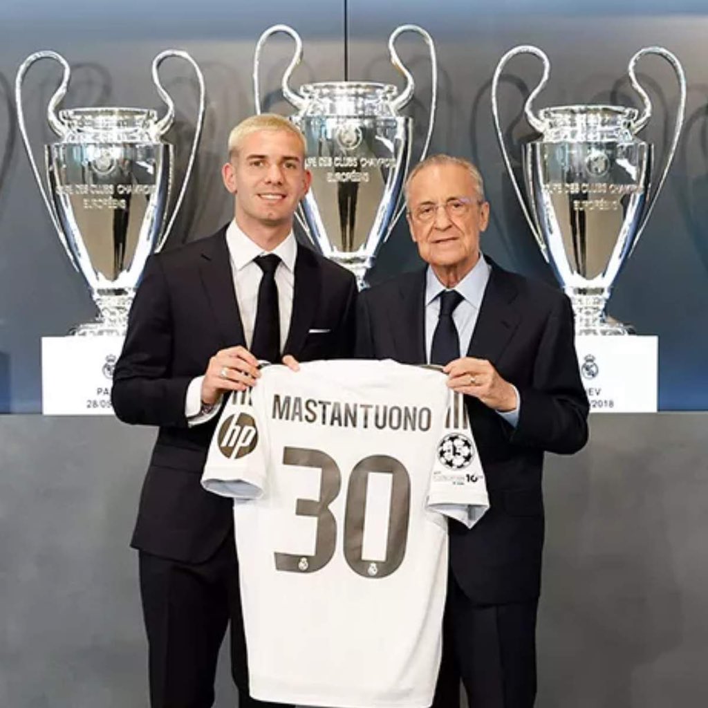 El ridículo que están haciendo algunos después de que a Mastantuono le dieran el “30” es apoteósico. 

Como está el patio…