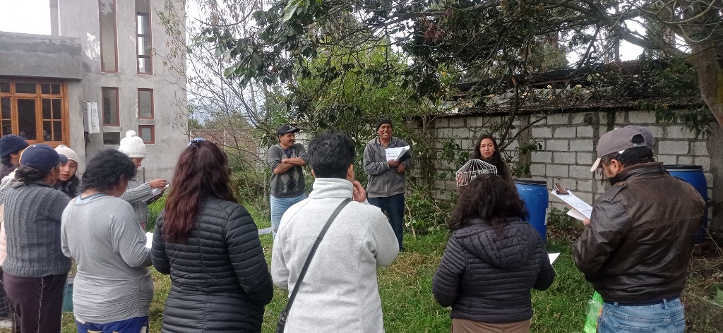 Agricultura_CZ3's tweet photo. 📌#Tungurahua | En la parroquia #Totoras realizamos un taller con productores sobre la implementación de materiales que ayudan a reducir la mortalidad de los cuyes.
Más salud, mejor producción y bienestar animal. 🐹 https://t.co/RqJ2T5UuGi
