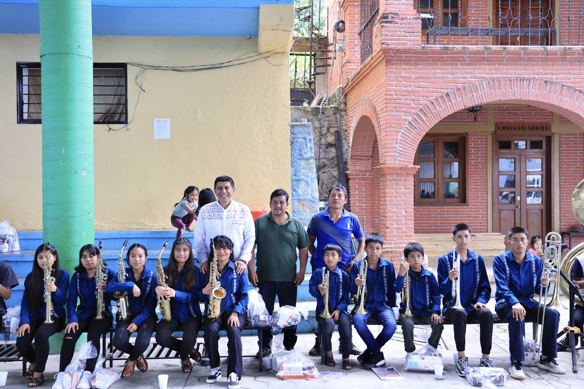 EN SAN PEDRO YANERI Y TODA LA SIERRA JUÁREZ, IMPULSAMOS EL DESARROLLO COMO NUNCA ANTES

Este día, junto a la Presidenta Honoraria del <a href="/DIF_Oaxaca/">DIF Oaxaca</a>, <a href="/Irma_BolanosOax/">Irma Bolaños Quijano</a>, retomamos nuestras actividades en territorio, visitando San Pedro Yaneri, comunidad donde anunciamos los beneficios