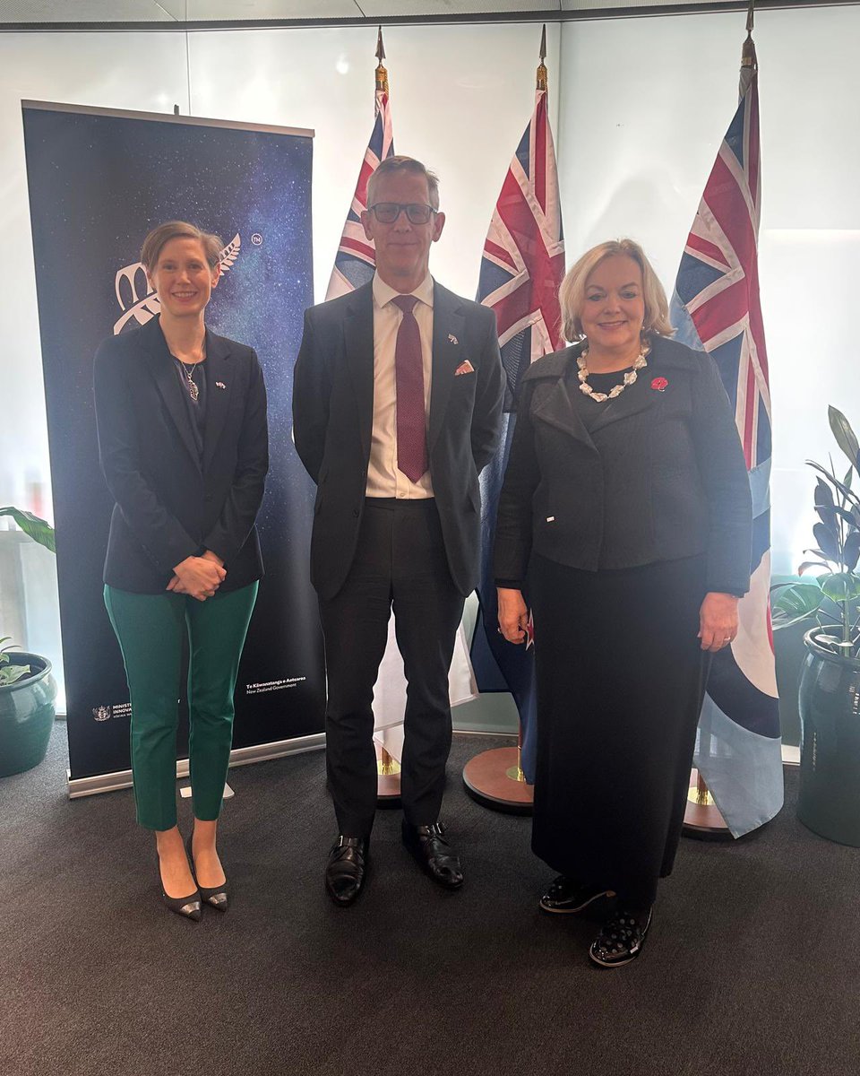 Visited this morning by Andy Start, the UK’s first National Armaments Director &amp; Co-Chair of the Defence Suppliers Forum Executive. 
Always good to meet with our UK colleagues and talk defence, defence industry &amp; the rules-based order. Joined by UK High Commissioner <a href="/IonaCThomas/">Iona Thomas OBE 🇬🇧</a>