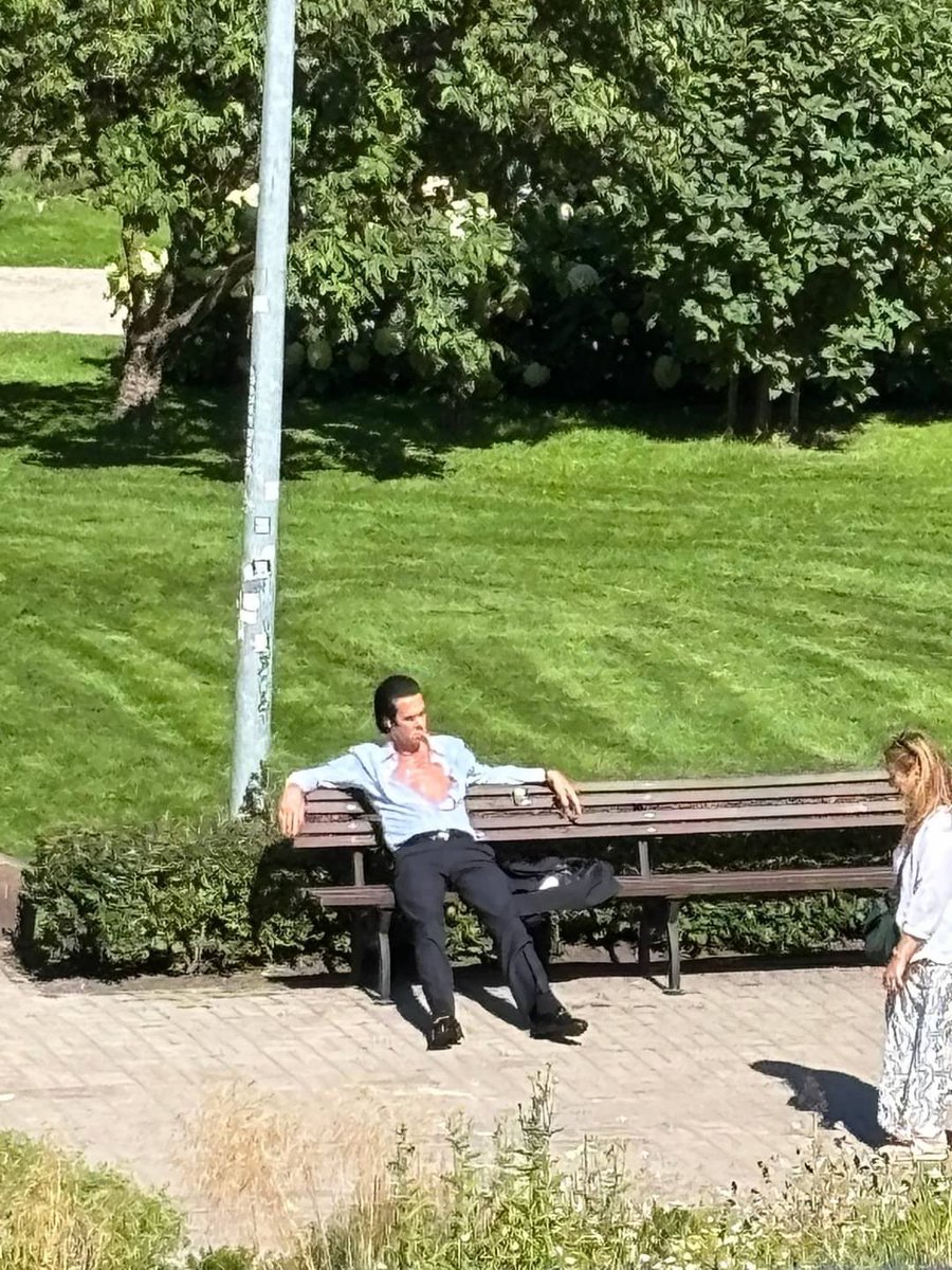 kunilsingus's tweet photo. Tu vēlies būt kas vairāk kā tas pirmais Niks Keivs parciņā pie Operas, nevis kā tas tur otrais Niks Keivs parciņā pie Operas?
Esi tu pats, esi Niks Keivs. https://t.co/SFSlCL5sl1