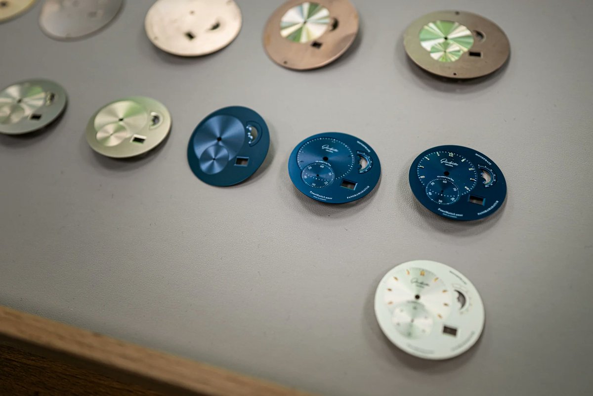 baldassarreted's tweet photo. This summer, Glashütte Original opened its own, dedicated dial manufacture, and we got to go behind the scenes and get a first look at the new facility. Read about our visit now at the link below!
https://t.co/lYDODJDm4p
#Watches #GlashütteOriginal #GermanWatchmaking #WatchCommunity #WatchEnthusiast