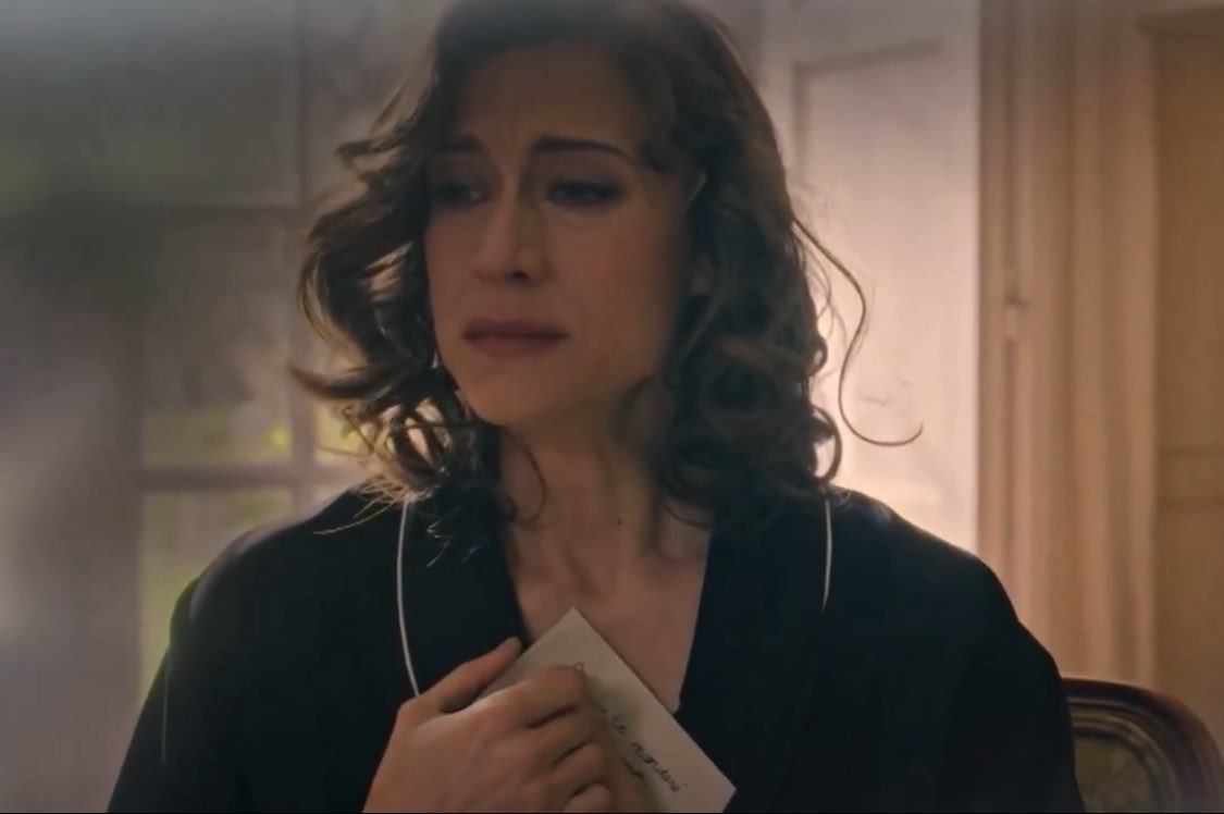 Imagínense quedarse dormida por la noche en los brazos del amor de tu vida, pensando en que vais a superarlo todo juntas, hasta el fin de tus días, y luego te despiertas y ella ya no está y te ha dejado una carta en que se despide de ti para siempre

#Mafin