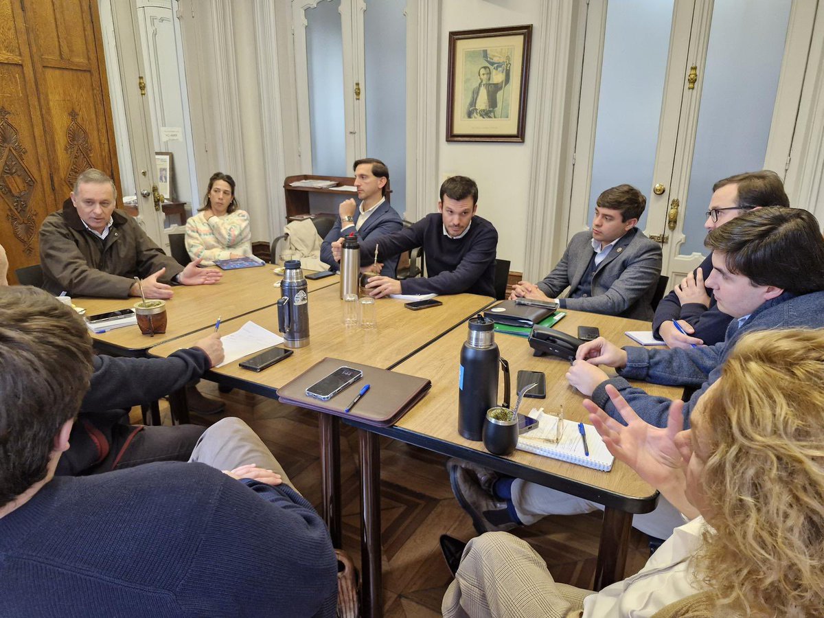 Fernanda Araujo (@faraujo404) on Twitter photo Hoy recibimos al Presidente del <a href="/PNACIONAL/">Partido Nacional</a>, <a href="/alvarodelgado/">Alvaro Delgado</a> en la bancada de ediles del Partido Nacional. Conversamos sobre los proyectos y desafíos del gobierno departamental. Hoy recibimos al Presidente del <a href="/PNACIONAL/">Partido Nacional</a>, <a href="/alvarodelgado/">Alvaro Delgado</a> en la bancada de ediles del Partido Nacional. Conversamos sobre los proyectos y desafíos del gobierno departamental.
