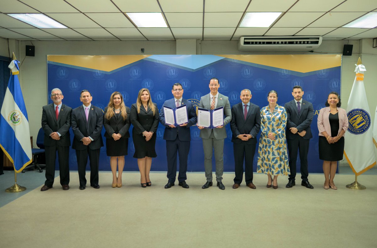 cnjelsalvador's tweet photo. #AlianzaInstitucional🤝 | El Consejo Nacional de la Judicatura y el Centro Nacional de Registros suscribieron una carta de entendimiento para continuar fortaleciendo la cooperación interinstitucional.

🔗 https://t.co/LHYRlB9jMz

#SomosCNJ
#TrabajandoPorLaExcelenciaJudicial⚖️ https://t.co/5FVn2Meb7f