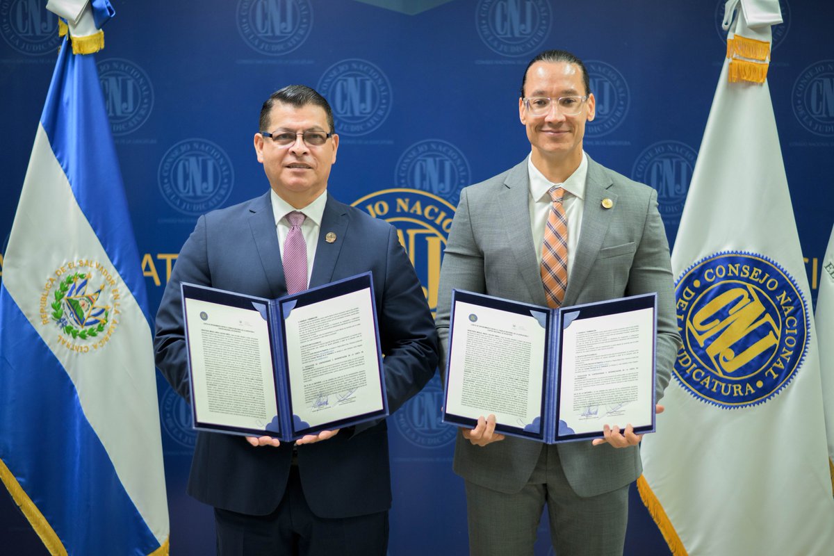 cnjelsalvador's tweet photo. #AlianzaInstitucional🤝 | El Consejo Nacional de la Judicatura y el Centro Nacional de Registros suscribieron una carta de entendimiento para continuar fortaleciendo la cooperación interinstitucional.

🔗 https://t.co/LHYRlB9jMz

#SomosCNJ
#TrabajandoPorLaExcelenciaJudicial⚖️ https://t.co/5FVn2Meb7f