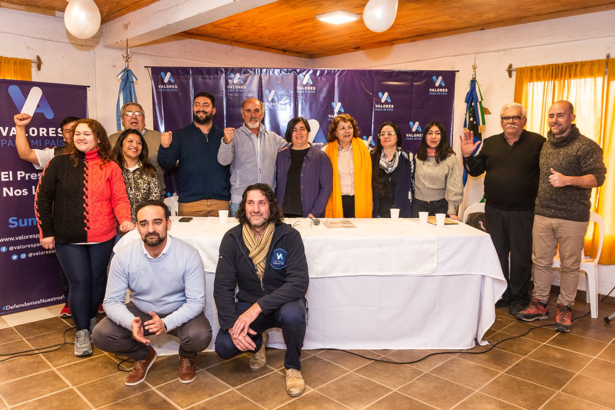 💙 Ayer vivimos un momento histórico: el lanzamiento oficial de Valores para mi País en San Carlos de Bariloche.
Gente de distintas localidades viajó con un mismo sueño: construir una Provincia unida y con oportunidades para todos.
Este es solo el comienzo 💪
#ValoresParaMiPaís