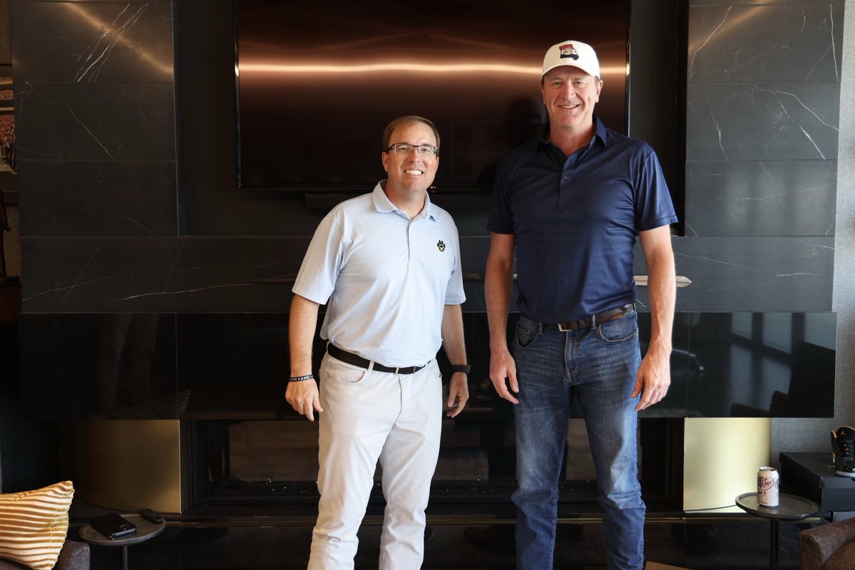 Eric Schmitt (@eric_schmitt) on Twitter photo Great visit with <a href="/CoachDrinkwitz/">Eliah Drinkwitz</a> today. He’s the right man at the right time for <a href="/MizzouFootball/">Mizzou Football</a> and coming off back to back 10 win seasons. Great visit with <a href="/CoachDrinkwitz/">Eliah Drinkwitz</a> today. He’s the right man at the right time for <a href="/MizzouFootball/">Mizzou Football</a> and coming off back to back 10 win seasons.
