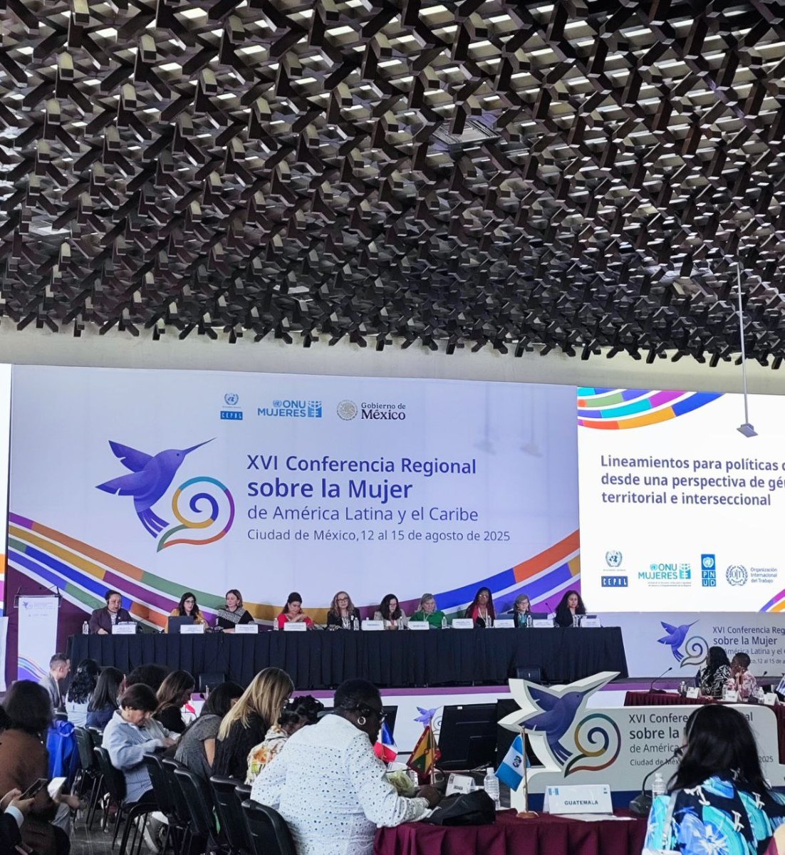 La #SociedadDelCuidado es una apuesta estratégica de desarrollo, igualdad y democracia. En la #XVIConferenciaMujerALC se presentan los Lineamientos para políticas de cuidado desde una perspectiva de género, territorial e interseccional.