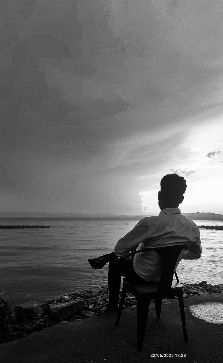 Mo_Abdiii's tweet photo. Feeling broken, trying to find my way,  
But I’m still here, I’ll rise again someday. https://t.co/zOTJ4EQTI9