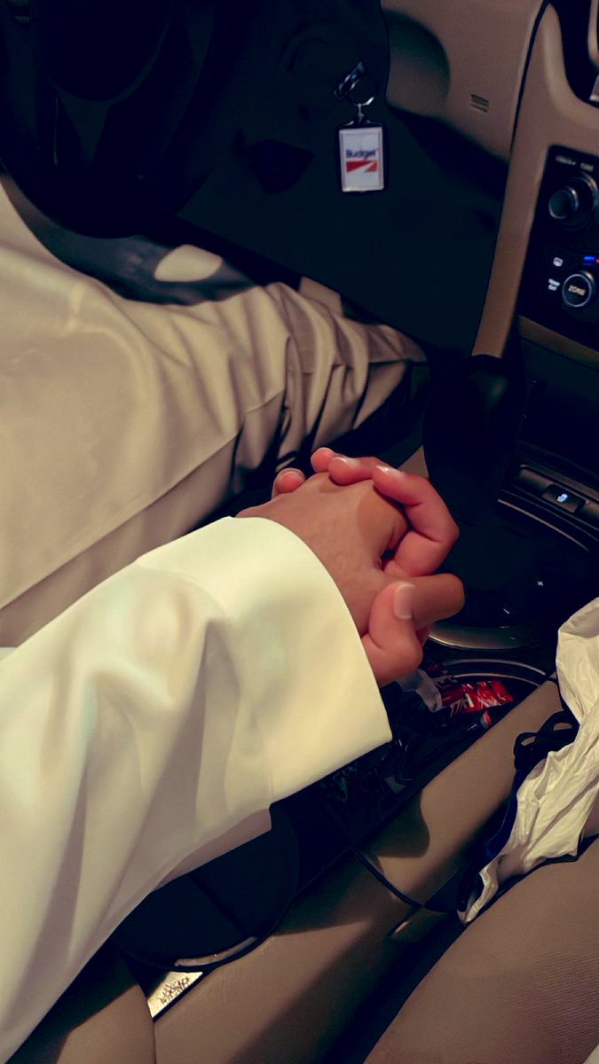 يكفيني ان يدك تلامس يديني
ما عاد انا ابغي شي من باقي الناس