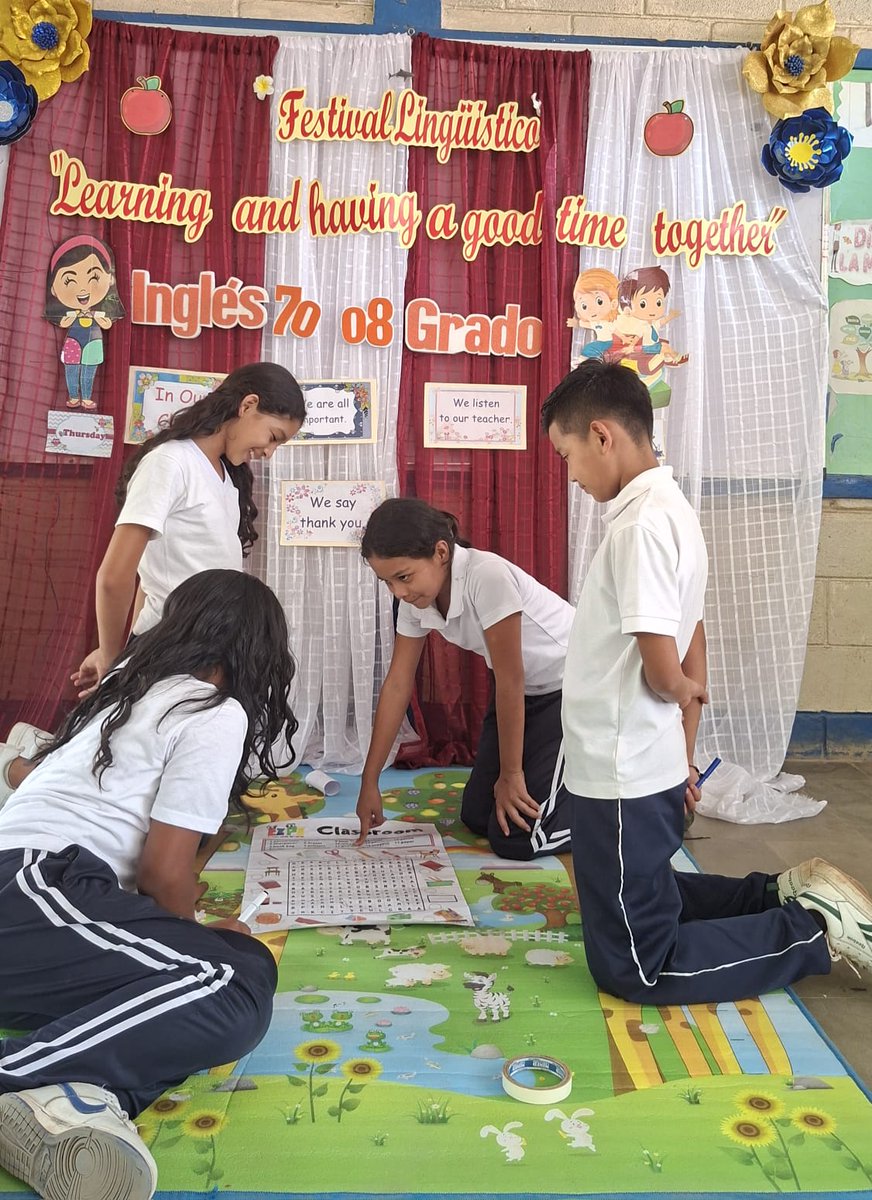 MinedSjrc's tweet photo. 🥳Con el propósito de fortalecer los aprendizajes en el idioma inglés, estudiantes de séptimo a undécimo grado de secundaria regular, se llevó  a cabo festival lingüístico con el lema: 📚✍️👨‍👩‍👧‍👧

🎊 “Learning and having a good time together”.📚 https://t.co/qaif8Xq0mM