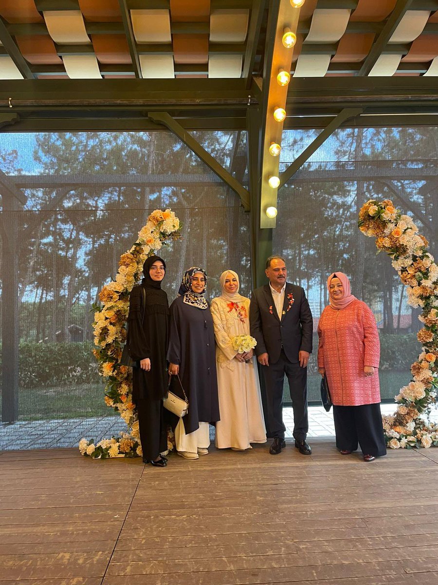 Kıymetli hocamız Nurdan Masat ile İlçe Milli Eğitim Müdürümüz Mustafa Özen’in nikah merasimlerine katıldık; kendilerine bir ömür boyu mutluluklar dileriz.