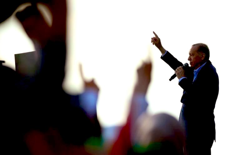 Cumhurbaşkanımız Sayın Recep Tayyip Erdoğan; "Şartların zorluğuna aldırmayın, imkânların kıtlığına teslim olmayın, yürüdüğünüz yolda önünüze çıkan engellerin cesametinden korkmayın. Bunların hiçbiri sizin kalbinizde büyüttüğünüz, zihninizde şekillendirdiğiniz hedeflerinizden asla