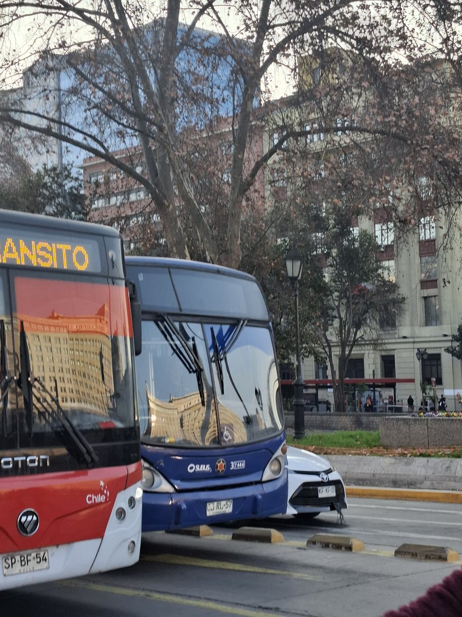 sasmulito65543's tweet photo. Vengo a denunciar a este ctm que no se detuvo en el paradero PA215 PPU del bus: CJRL57 que mas encima iba validado con el letrero Electronico Apagado y con pasajeros, mas encima dejo en el paradero a varios adultos mayores esperando otra que se demoro 30 mins.

@subus_ @MTTChile https://t.co/ShCCeCZxDr