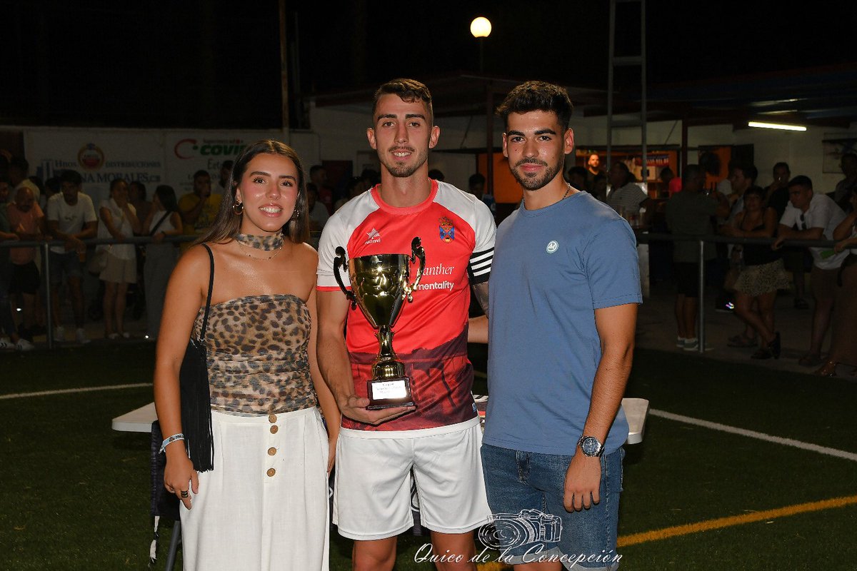 AD Villar del Rey 3-2 CP Alburquerque

⚽ Alexis, Christian, Hugo

Campeones del Trofeo Paco Requena.  

¡Felices ferias, Villar del Rey! 🎉💛