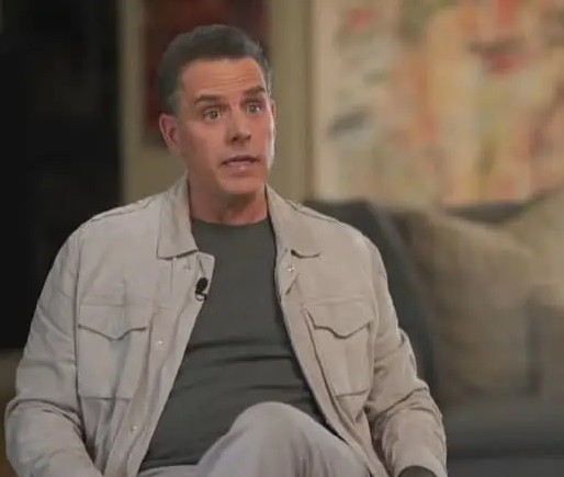 tampafreepress's tweet image. "F**k That": Hunter Biden Responds To Melania Trump's $1 Billion Lawsuit #hunterbiden #hunter #trump #melania @fmcloughlin15 

Read here: tampafp.com/fk-that-hunter…