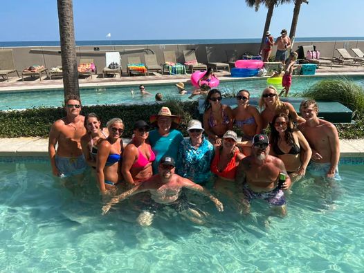BrettRobinson1's tweet image. Sandy toes, salty hair, and memories that make us smile! 

 Your turn: What’s your favorite vacation memory? Drop it in the comments, we love a good story! 👇

📸: JudynMike Wood (Thanks for sharing with us)

#ThrowbackThursday #BRVacations #FamilyFun #BeachDays #VacationFeels