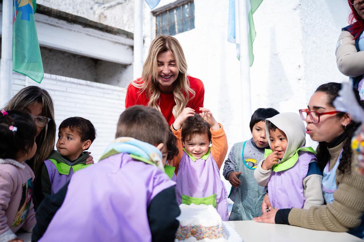 marisafassi's tweet photo. Celebramos el primer aniversario del Jardín Arcángel San Gabriel, en el barrio de #LosPozos, junto a su directora, maestras y auxiliares, pilares fundamentales en la formación de los chicos y en la construcción de este espacio de amor y aprendizaje.
#SiempreCañuelas https://t.co/MK8Gt86Hyn
