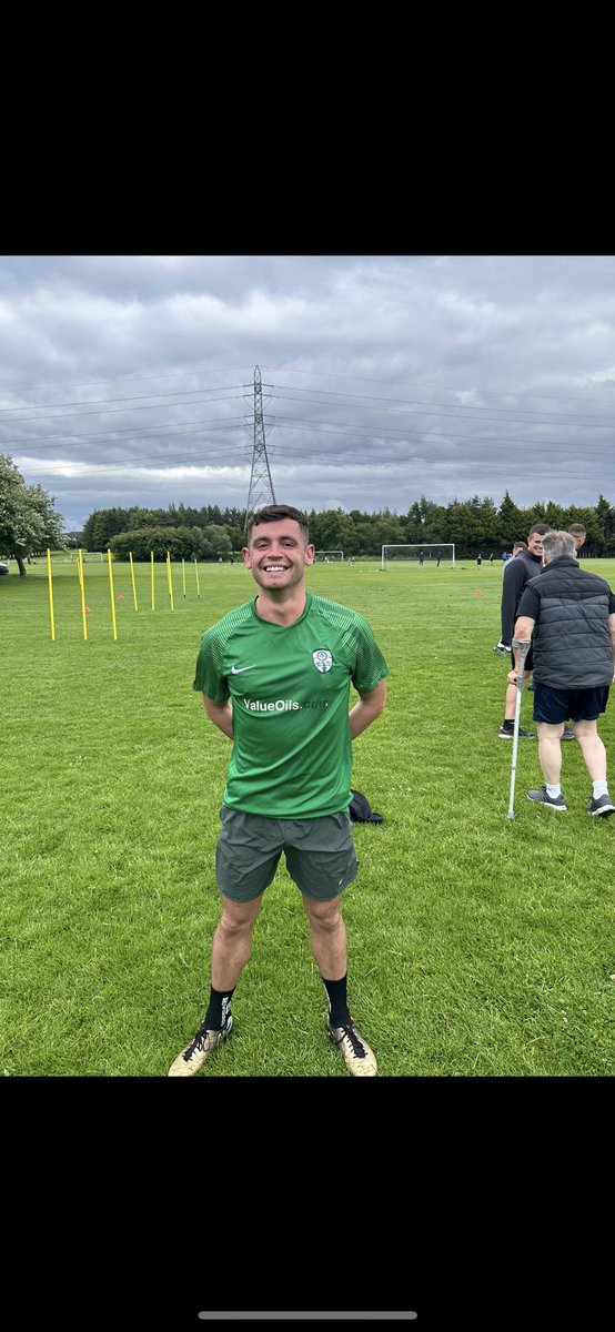 Malachians 3 Tullycarnet 2.
Fantastic performance from the boys tonight with a hard fought win over Tullycarnet. Eamon Clarke opened the scoring, Martin Coiley grabbed the second and Sean Brown’s 30 yard lob was the pick of the bunch.  Well done boys👏👏💚💚☘️