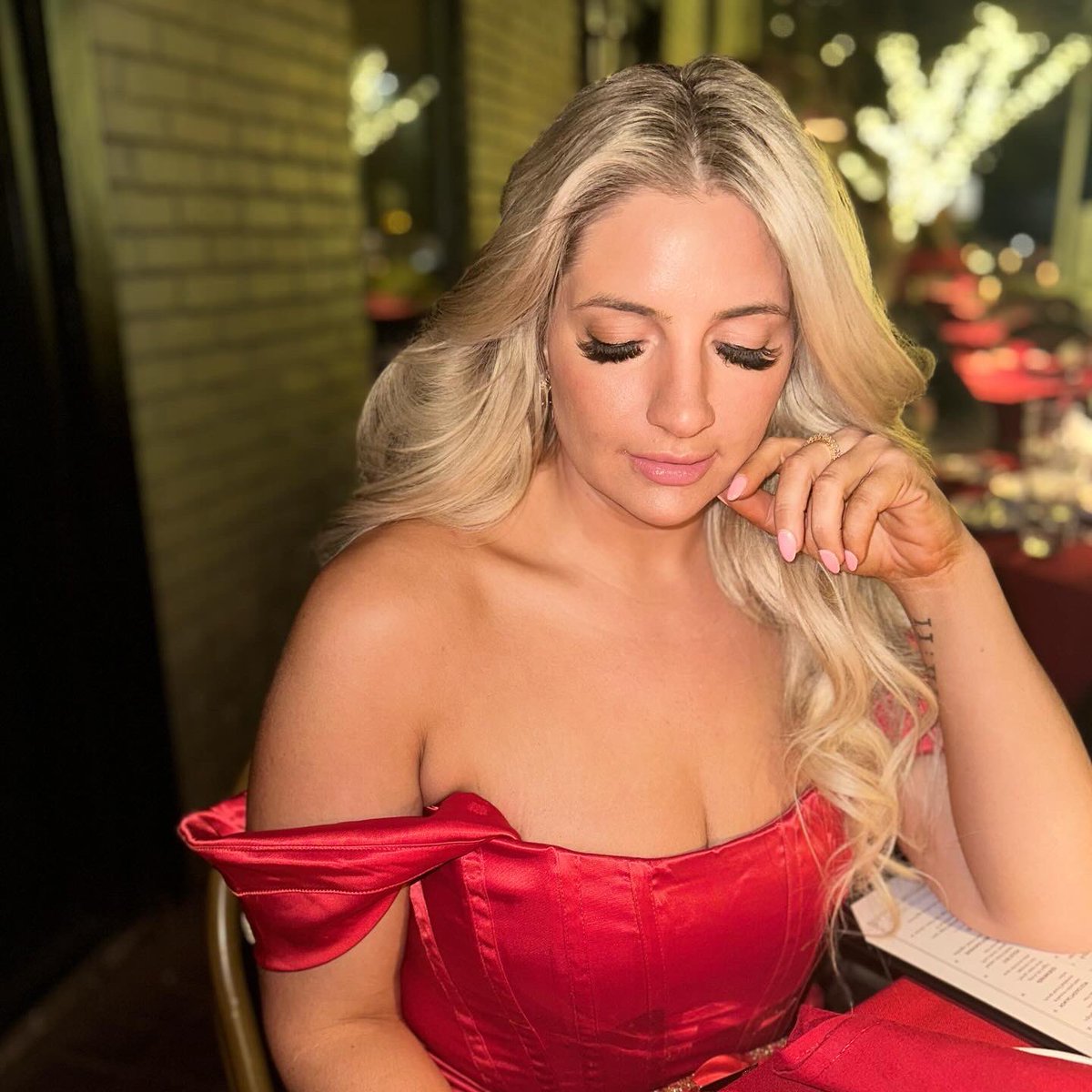 hailemcanally's tweet photo. Imagine hating me, and I’m just like. 🤷🏼‍♀️❤️ https://t.co/mhv1Ol5n41