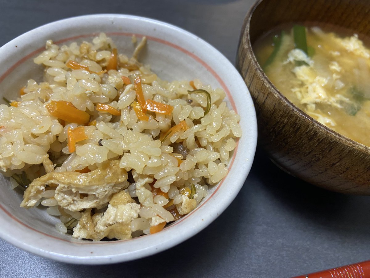 Sima_Uma_ko's tweet photo. おはようございます😃
昨晩は手抜きで、残り物と炊き込みご飯は作った😋🩷

今朝はグラノーラの食べ比べ💡🥣
こんなに種類あるの知らなかった😂ww
今度はケロッグのグラノラ買ってみる〜✨ https://t.co/CC9l1WqU5K