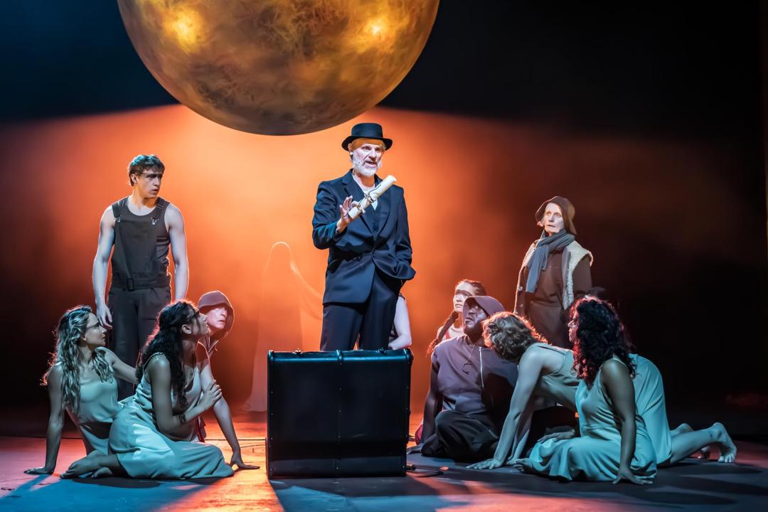 BrigitteUhrmann's tweet photo. #AWintersTale at #RSC is no tale of black &amp; white. #BertieCarvel and #JohnLight point out that both "brothers" have their demons. A strong Paulina and a pure Perdita move events towards reconciliation. Magical bear fight. Mystic sound carpet by @RhiannaCompton. https://t.co/Q0SQYdAX2g