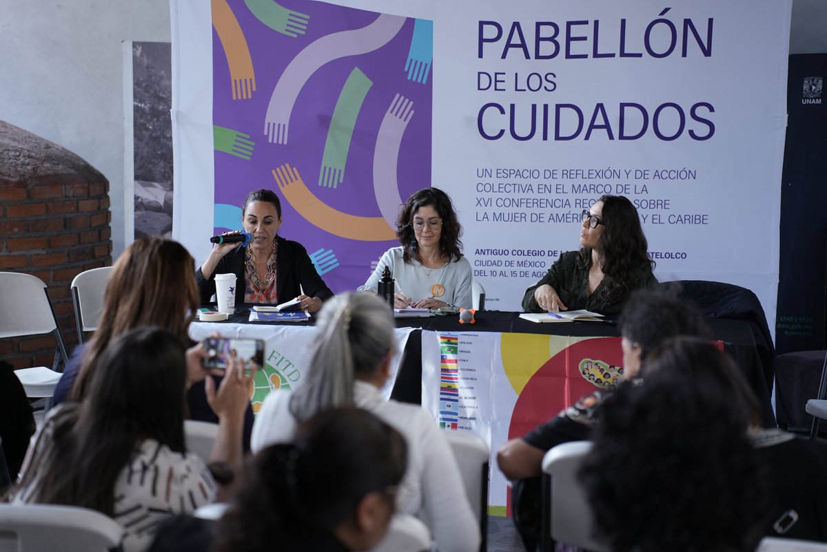 Paz Arancibia <a href="/aranzibiapaz/">Paz Arancibia</a> <a href="/OITAmericas/">OIT Américas</a> subraya que es clave un diálogo institucional con trabajadoras del hogar y organizaciones de empleadoras. Un sector que debe hacer el doble para que su voz sea escuchada.
#PabellondelosCuidados #XVIConferenciaMujerALC