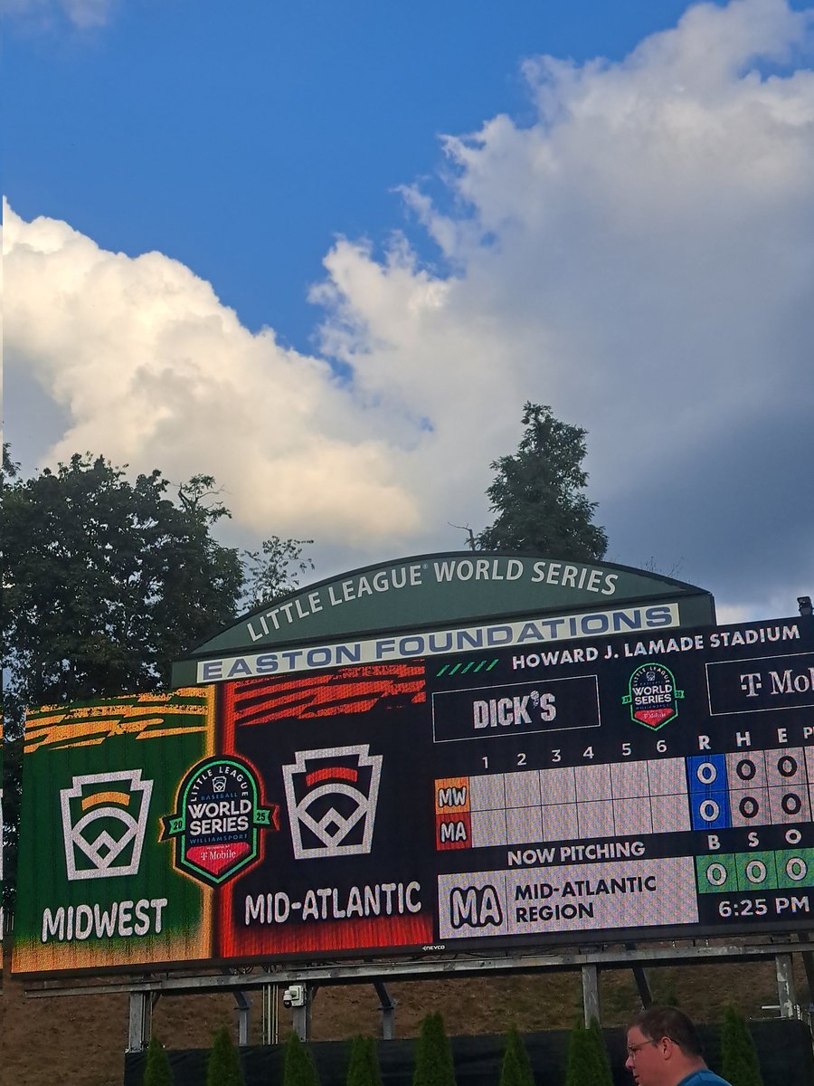 Last game of the night. South Dakota vs Pennsylvania. Huge crowd for this game. Except it to be very loud. #LLWS #LLWS2025