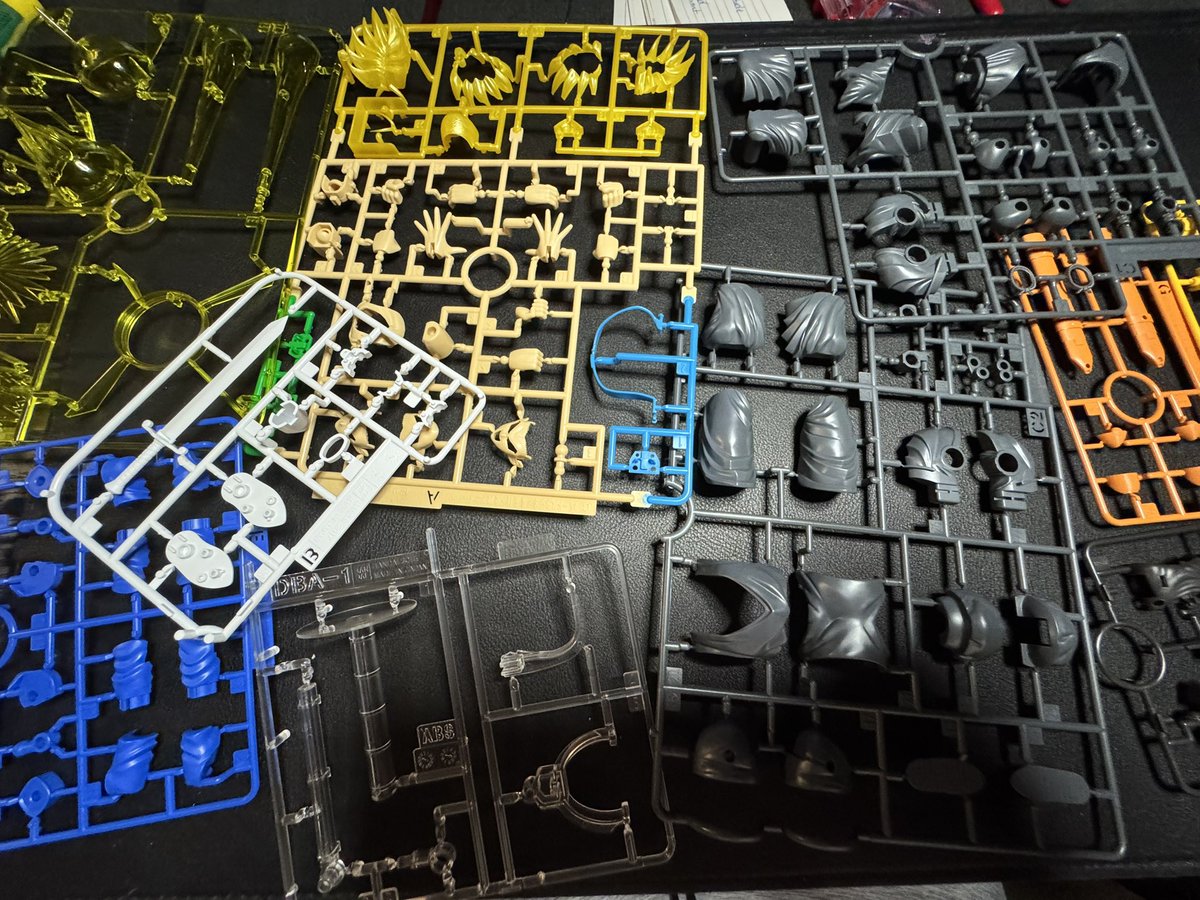 Time to work through some of the model kit backlog and add to the Dragon Ball model shelf.