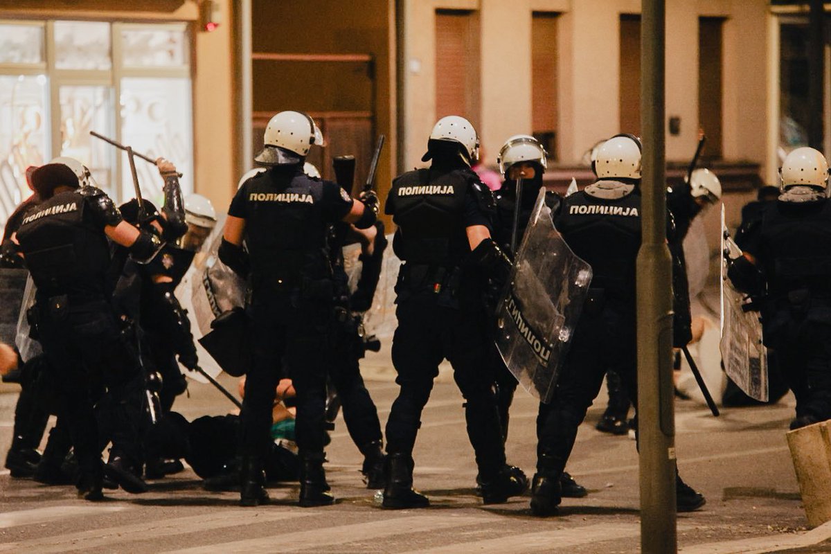 djdjokovic's tweet photo. Najsramotnije zanimanje u Srbiji, policajac, #Valjevo večeras https://t.co/CRtCpbEwdO