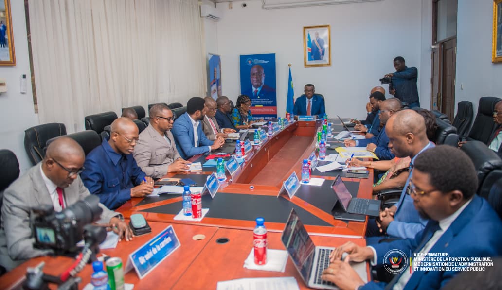 Dynamique Jean Pierre LIHAU Officiel Asbl (@djpl_officiel) on Twitter photo #FonctionPublique🇨🇩
Le mercredi 13 août 2025, le VPM de la <a href="/FP_RDC/">FonctionPubliqueRdc</a>, SEM <a href="/LihauEbua/">Jean-Pierre LIHAU</a>, a dirigé une réunion stratégique pour finaliser les opérations liées aux vagues de retraite. Cette initiative concerne + de 314 000 agents publics éligibles,marquant ainsi la 3e vague de Retraite #FonctionPublique🇨🇩
Le mercredi 13 août 2025, le VPM de la <a href="/FP_RDC/">FonctionPubliqueRdc</a>, SEM <a href="/LihauEbua/">Jean-Pierre LIHAU</a>, a dirigé une réunion stratégique pour finaliser les opérations liées aux vagues de retraite. Cette initiative concerne + de 314 000 agents publics éligibles,marquant ainsi la 3e vague de Retraite