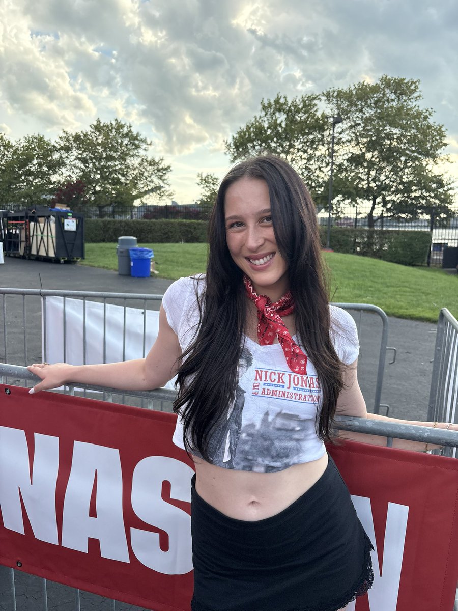 not straying from my lane…..just wanted to break out my 2010 administration shirt. DONT TELL JOE!!! THANKS!!! xoxo