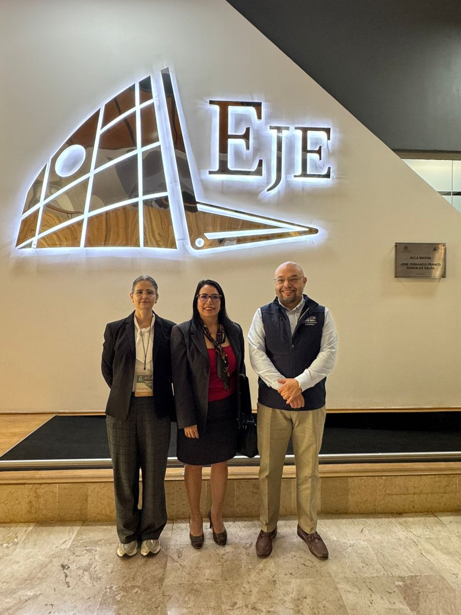 En la <a href="/TEPJF_EJE/">Escuela Judicial Electoral</a> recibimos con gran gusto a la Mtra. Magdalena Ángeles Cruz López, directora de la Escuela Judicial Agraria (<a href="/TAgrarios/">Tribunales Agrarios</a>).

Nuestro director <a href="/lovadograjales/">Luis Octavio Vado Grajales</a>, encabezó este encuentro para dialogar sobre retos y oportunidades en la formación judicial. ⚖ #Educación