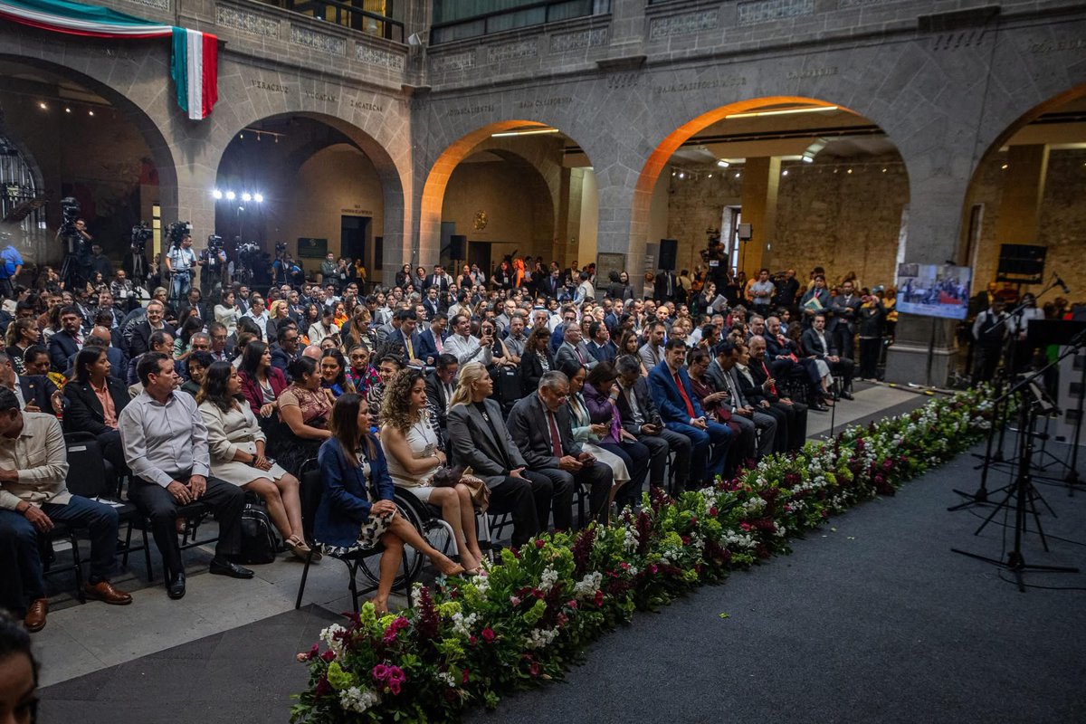 Francisco Chíguil (@fchiguil) on Twitter photo Acompañé al Senador <a href="/fernandeznorona/">Fernández Noroña</a>, presidente de la mesa directiva del <a href="/senadomexicano/">Senado de México</a>, a su primer Informe de Actividades. Resaltó que, vivimos un momento histórico, pues somos el primer pueblo que elige por voto secreto a quienes imparten justicia en nuestro país. Somos más Acompañé al Senador <a href="/fernandeznorona/">Fernández Noroña</a>, presidente de la mesa directiva del <a href="/senadomexicano/">Senado de México</a>, a su primer Informe de Actividades. Resaltó que, vivimos un momento histórico, pues somos el primer pueblo que elige por voto secreto a quienes imparten justicia en nuestro país. Somos más