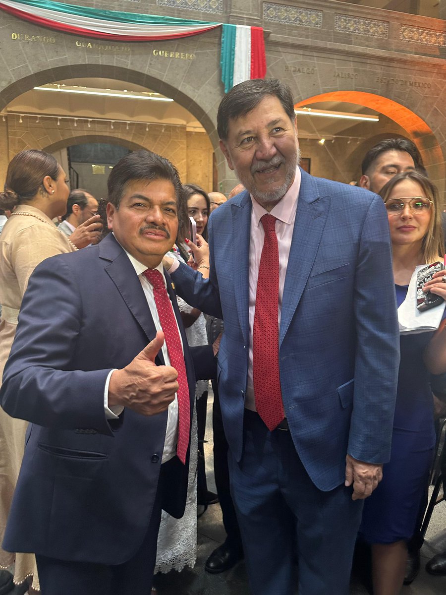 fchiguil's tweet photo. Acompañé al Senador @fernandeznorona, presidente de la mesa directiva del @senadomexicano, a su primer Informe de Actividades.  Resaltó que, vivimos un momento histórico, pues somos el primer pueblo que elige por voto secreto a quienes imparten justicia en nuestro país. Somos más los legisladores verdaderamente comprometidos con el Pueblo. 🙌🇲🇽