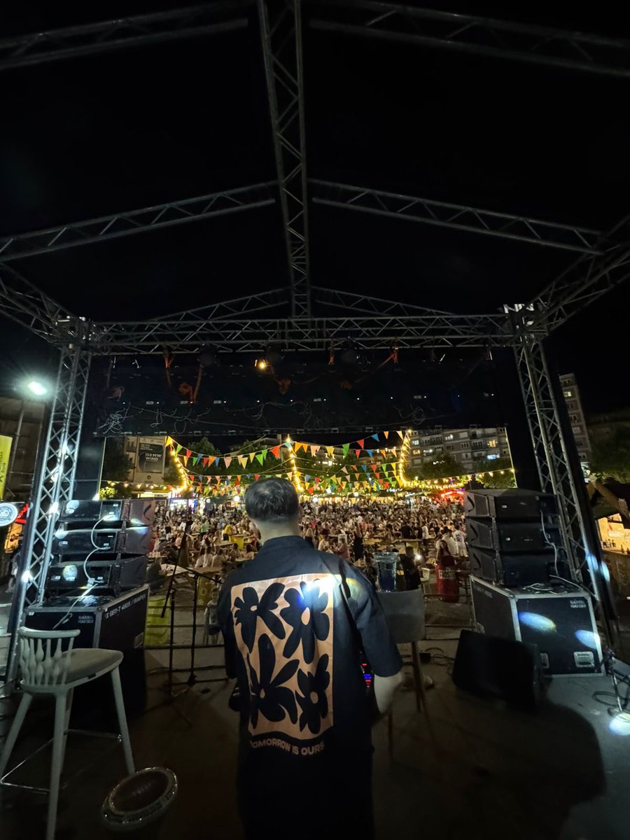 DjBenity's tweet photo. Prishtina Festive 💙🤍 https://t.co/t4nyys6FOG