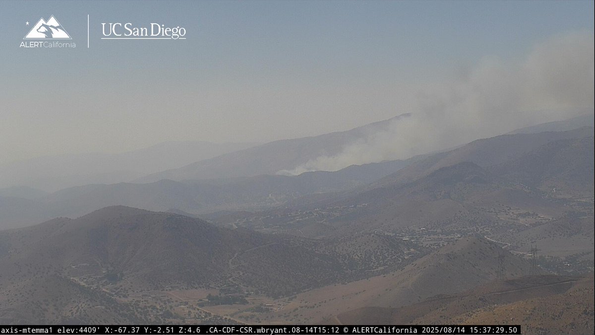 CaliFireTracker's tweet image. The team at California Wildfire Tracking is now monitoring the #HawkFire in Los Angeles County. The fire is 30-35 acres.