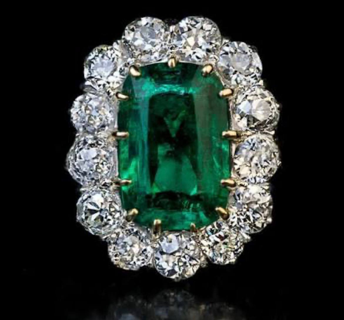 Whiplash437's tweet photo. PUTIN TO GIVE MELANIA SPECIAL PIECE OF JEWELRY

According to inside sources the Russian President will gift the First Lady with a stunning rare Romanov era emerald ring set in a cluster of diamonds.

😉 https://t.co/Xu5OeWY5z3