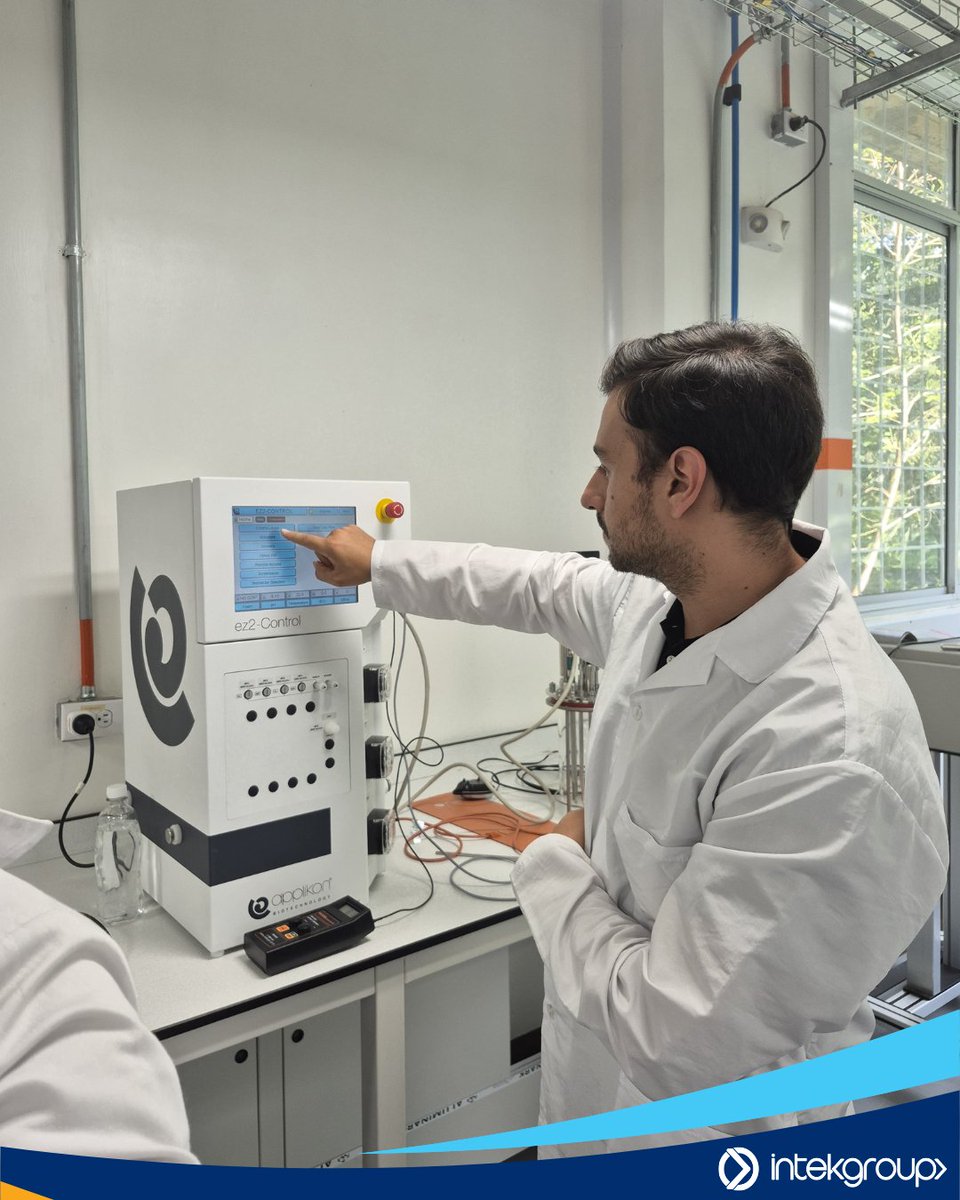 Intek_Group's tweet photo. #EventoIntek | Así finalizamos el primer día del Taller Bioprocesos Conecta Eje Cafetero 2025   Cerramos la jornada con la sesión práctica en laboratorio, donde los participantes exploraron de cerca el armado y desarmado de biorreactores, y el manejo de ciclos de control. https://t.co/TfjWLG7lOT