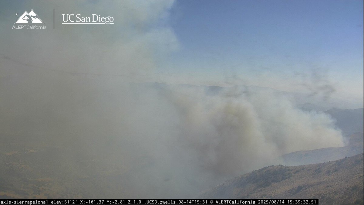 DanielFireTruck's tweet image. #HawkFire The Fire is 40-45 acres, Potential for 100 acres in the next 45 minutes, Ground Crews and Aircraft are Working to Mitigate the Structure Threat.