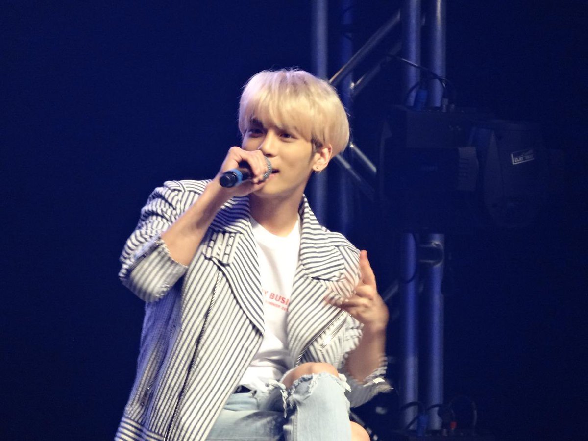 Guiltaem_'s tweet photo. I haven’t shared them on here because they are not the best quality and didn’t know if someone would care about them, but here are some pictures I took of Jonghyun at SHINee’s fanmeet in 2016 https://t.co/WqnEOvdOmw