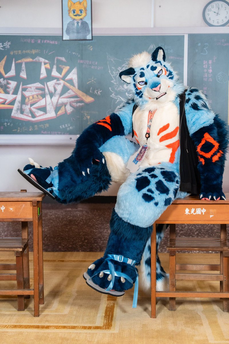 我有同意讓你過去嗎？😈
Did I agree to let you pass ?

📷：<a href="/Arthsekiren/">Arthsakiren 艾斯赤嵐</a> 
#FursuitsFriday #UTFG2025