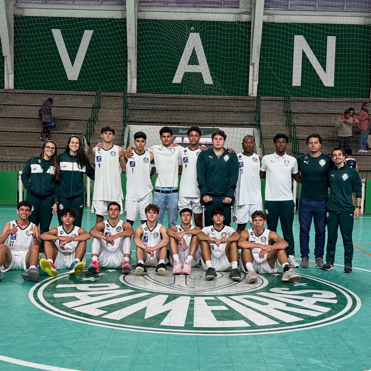 Vitória segura e para dar moral🫡

Verdão faz jogo tranquilo e superou o Mogi por 83 a 70 pelo Estadual Sub-16 nesta quinta.

#BasquetePalestrino #CriasDoPalestra #AvantiBasqueteSEP